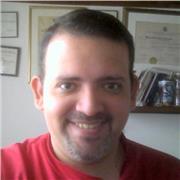 Profesor de Música imparte clases de iniciación musical y de percusión